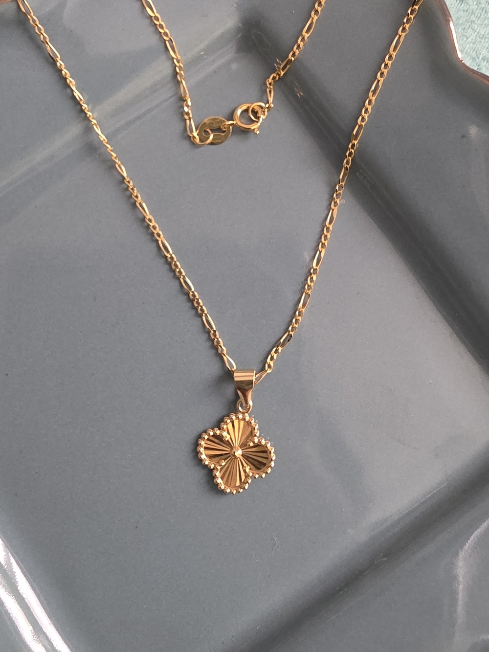 18k Solid Gold Clover Pendant Necklace - Elegant Women's Jewelry